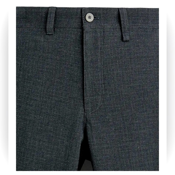 Zara Men's Textured Stretch Pants
Dark Gray Size: Waist 38 Length 32 Zara - Picture 5 of 10